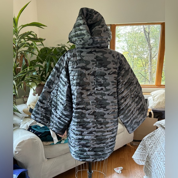 2018  THINK ROYLN  puffer poncho jacket! size M/L! - Picture 2 of 6